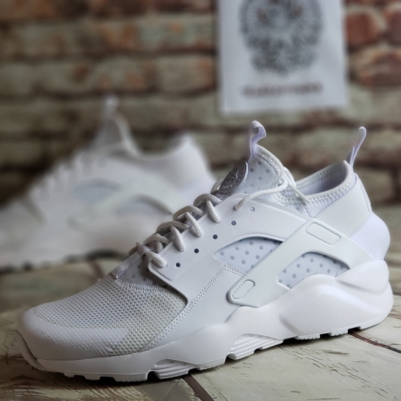 air huarache run ultra triple white